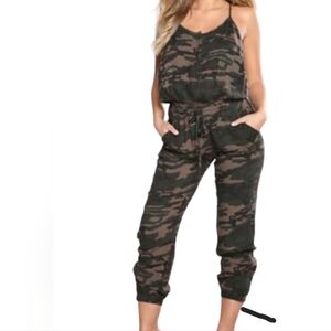 Storia Camo Jumpsuit Size M